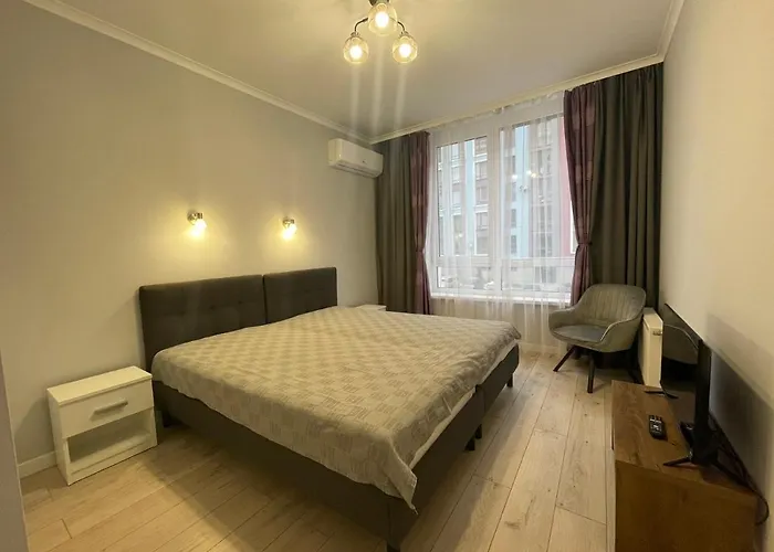 Семицвіт Central House З Кондиціонером